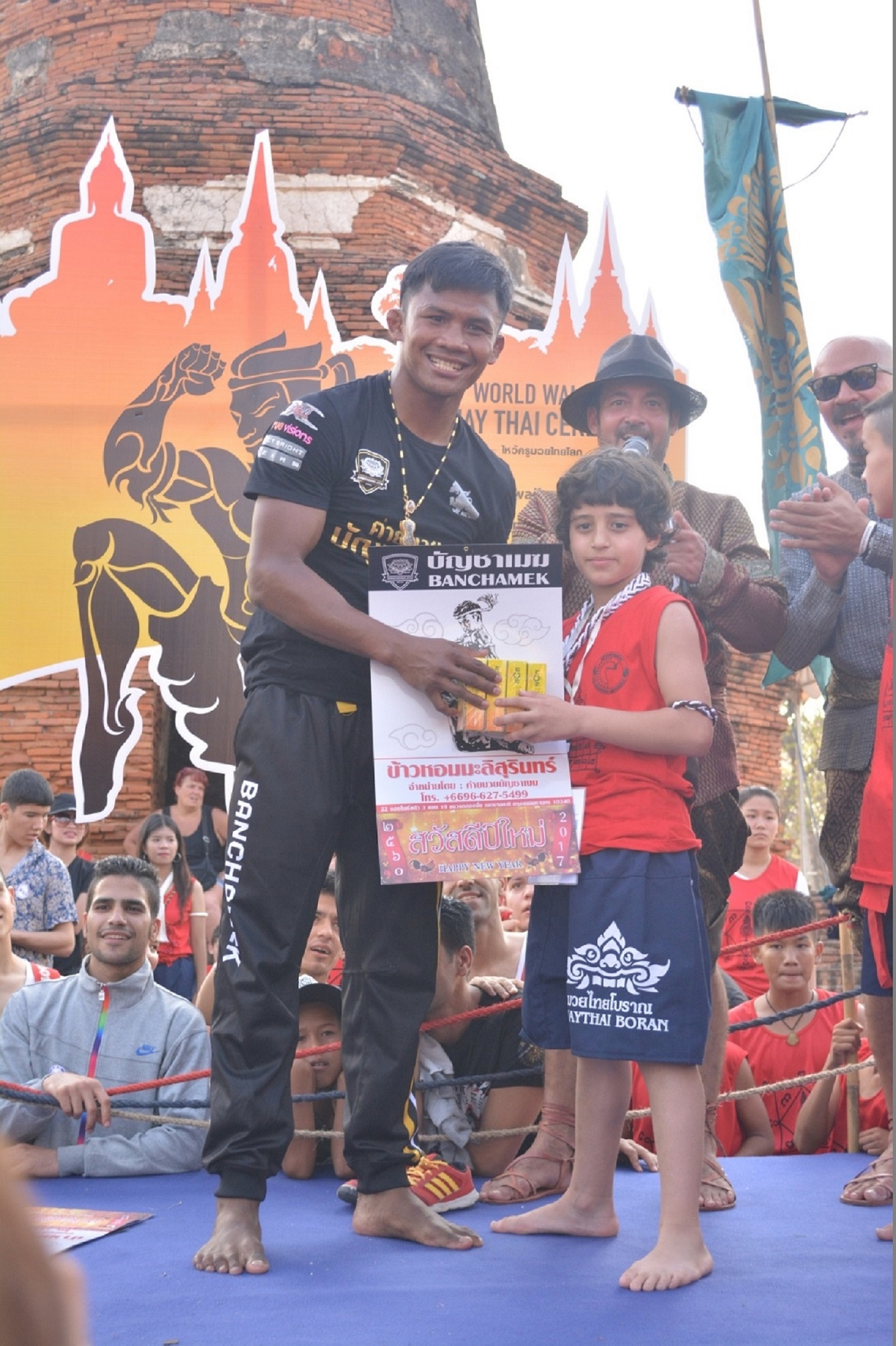 บัวขาวเล่นเกมส์กับแฟนคลับ